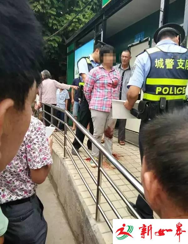 23岁女子公厕内捅死老人 因在狱中遭其女儿殴打