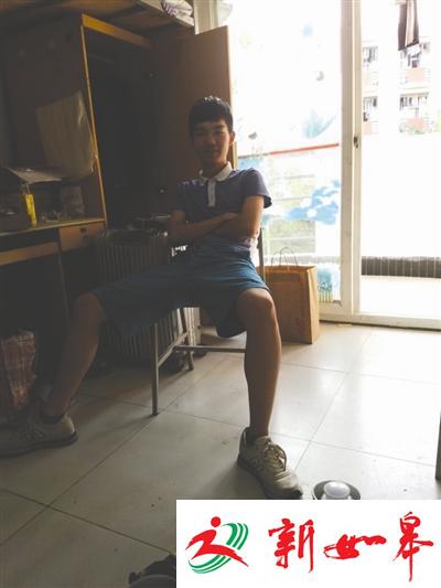 成都13岁少年上大学:努力学习只为引起母亲的关注