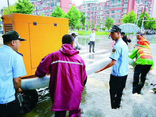 如皋各部门整体联动全面应对暴雨　风雨兼程确保居民安全出行-雉水网