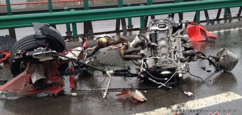 包茂高速两辆法拉利发生追尾 两车瞬间变成残骸-雉水网