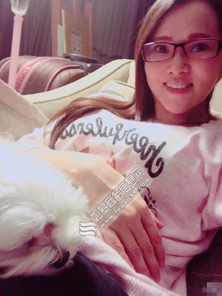 高龄产妇伊能静在家待产成宅女 自曝体重直线上升-雉水网