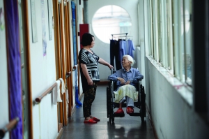 调查:南京近五成老人想住养老院民办价格较高-雉水网