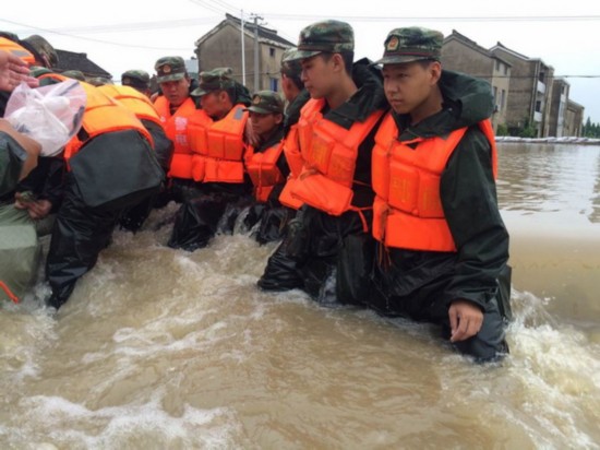 常州军分区等赴溧阳金坛武进筑人墙挡水流-雉水网