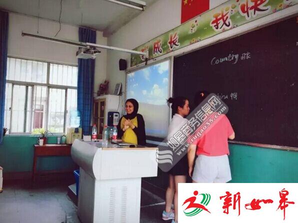 如皋林梓小学迎来15名国际志愿者 中国留学生全程同步翻译精彩课程-雉水网