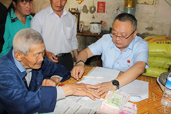 阜宁法院上门为残疾人送执行款-雉水网