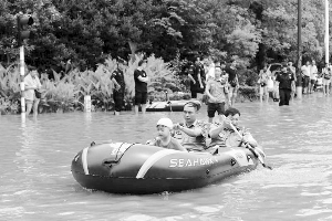 河水倒灌南京后标营路百余辆车被淹-雉水网