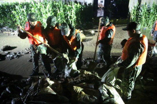 常州金坛丹金溧漕河成悬河158名官兵紧急排险-雉水网