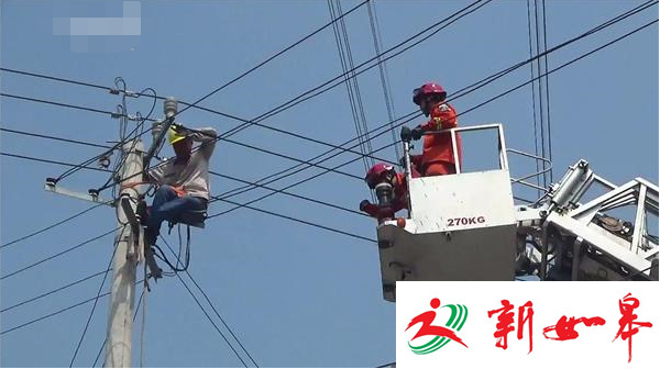 如皋一电工中暑被困电线杆 接到报警消防官兵紧急营救-雉水网