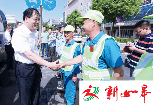 如皋市领导亲切慰问高温一线职工 防暑用品为市民们送来清凉-雉水网