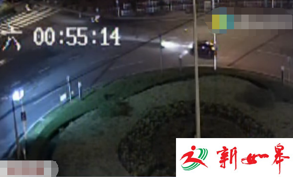 如皋市民驾电动车逆向绕转盘行驶撞上汽车 事故现场惊心动魄-雉水网