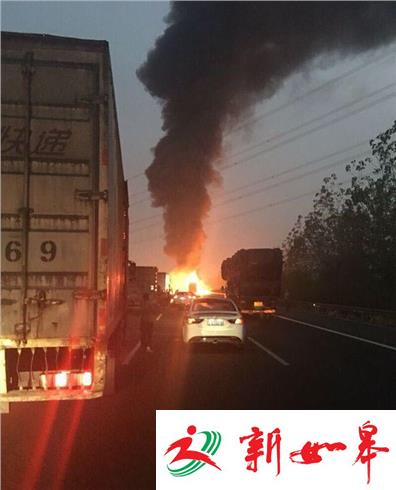 沈海高速盐城段三车追尾起火 一人死亡（视频）-雉水网