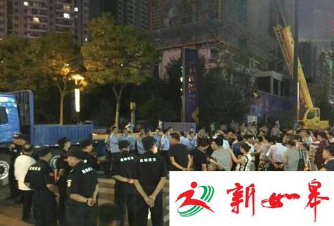 江苏一国企近百名保安与城管对峙2小时-雉水网