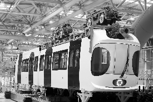 中国首列空铁列车昨在南京下线-雉水网