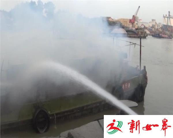 货船突发大火 船上钢瓶引发爆燃-雉水网