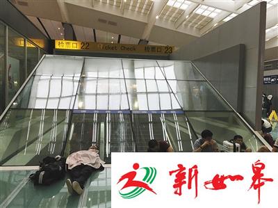 北京南站候车厅变身商业街 商铺抢占候车空间-雉水网