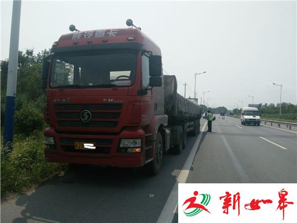 与重型货车发生碰撞 电瓶车连车带人被拖行数米-雉水网