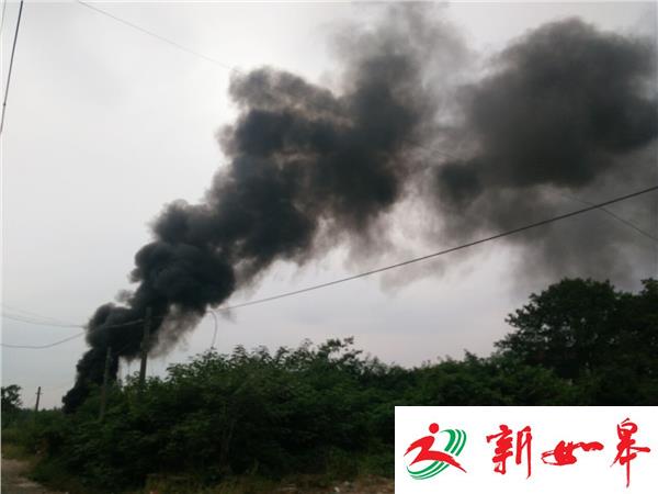 浓烟冲天火势凶猛 原是焚烧垃圾引起-雉水网