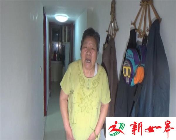 大蛇“上天入地” 老人凌晨惊醒报警求助-雉水网