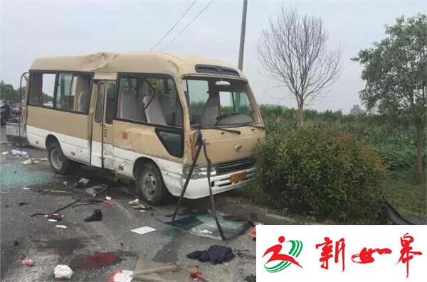 别克轿车撞上送葬灵车 死者两个女儿当场死亡-雉水网