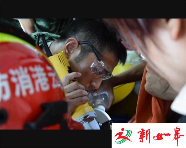 连云港男童大拇指被卡圆环  消防成功救援-雉水网