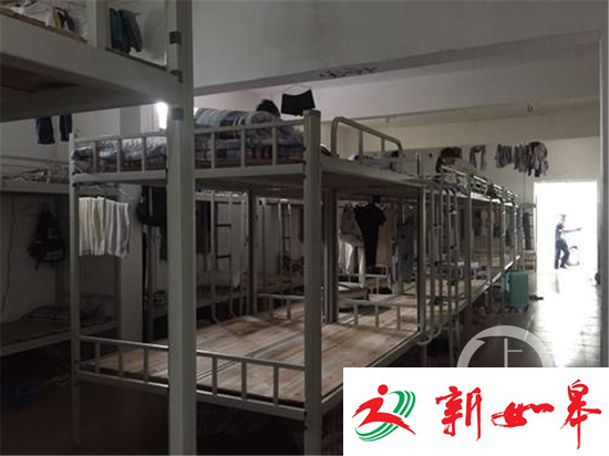 四川1学校寝室住55学生 校方：多数人不愿搬离-雉水网