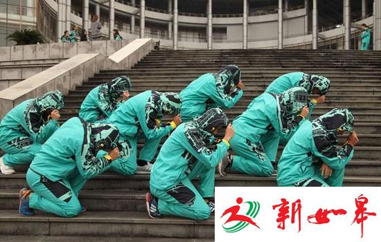 媒体:一些家长担心校服太美易引发早恋而强烈抵制-雉水网