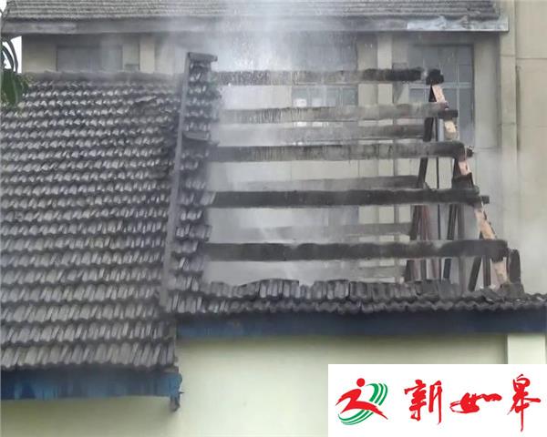 疑电路故障起火 包装厂屋顶烧塌-雉水网