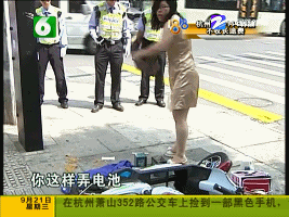 奇葩女骑车逆行被罚发飙 叫嚣交警:互相伤害啊-雉水网