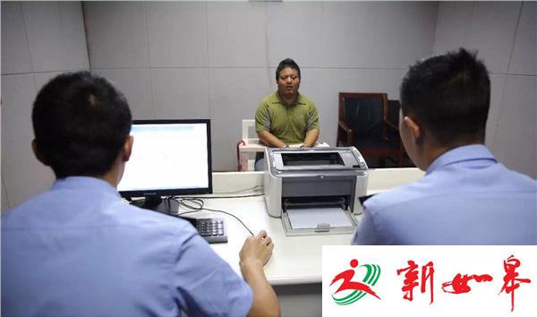 盐城“撒嘴哥”搧自己嘴巴强行乞讨被抓-雉水网