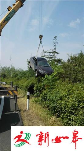 IT男彻夜加班后 开车冲出高速公路-雉水网