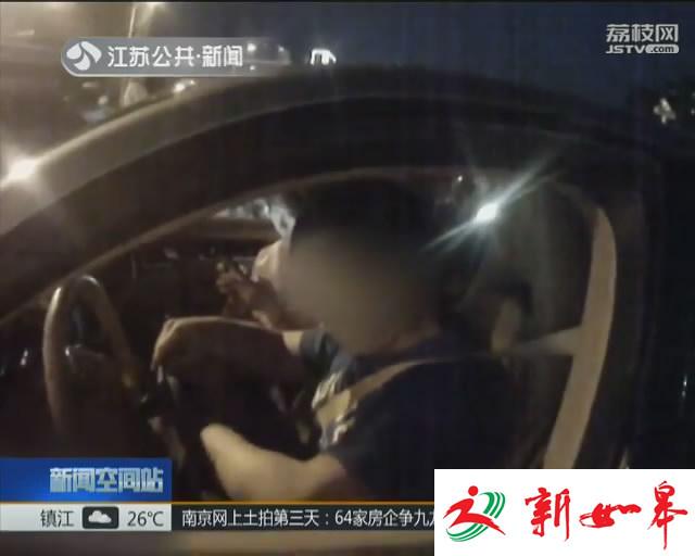 保时捷司机不服执法 强关车门致交警骨折-雉水网