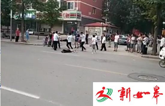 河北城管被指打折摊贩家属8根肋骨 城管局:已开除-雉水网