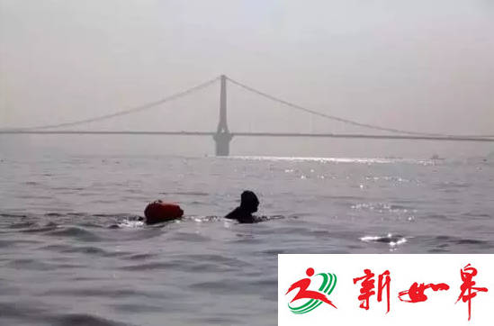 男子横渡如皋长江水域回张家港 水中游行8小时后被成功营救-雉水网