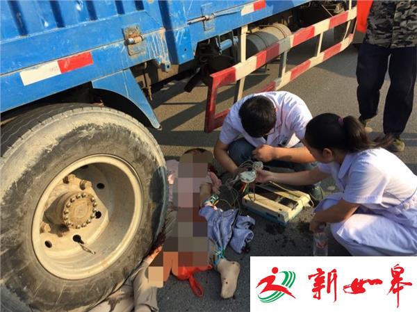 夫妻同骑一辆电动车 夺命货车卷走妻子-雉水网