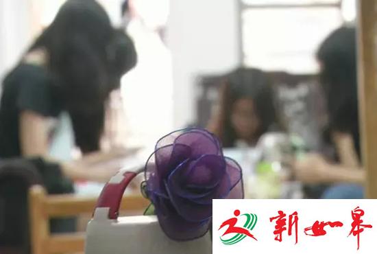 女大学生合租被偷拍 浴室摄像头已拍100多小时-雉水网