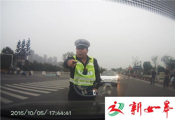 疯狂司机拖行交警2公里 肇事司机被刑事拘留（视频）-雉水网