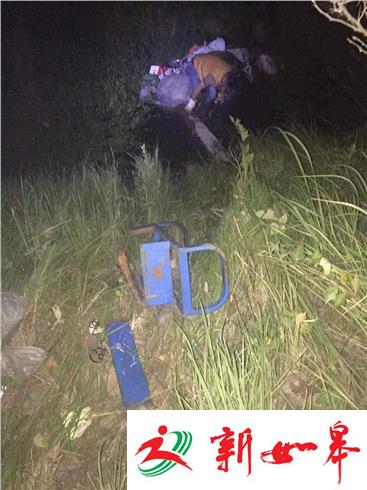 轿车撞上三轮车 三轮车连人带车坠入河中-雉水网