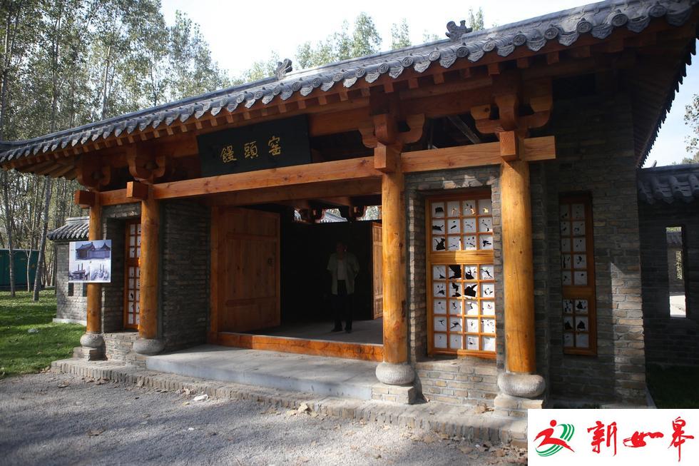 山东一景点落成不足月 窗被捅成马蜂窝-雉水网