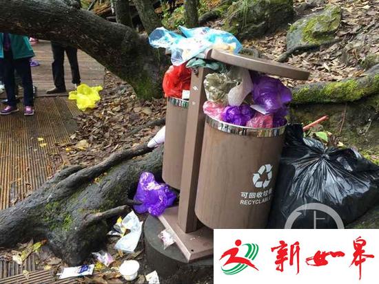 九寨沟垃圾倍增 保洁人员被骂