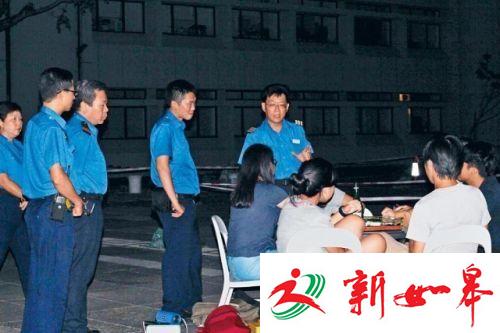 香港中文大学学生露天打麻将 校长：望学生自重-雉水网