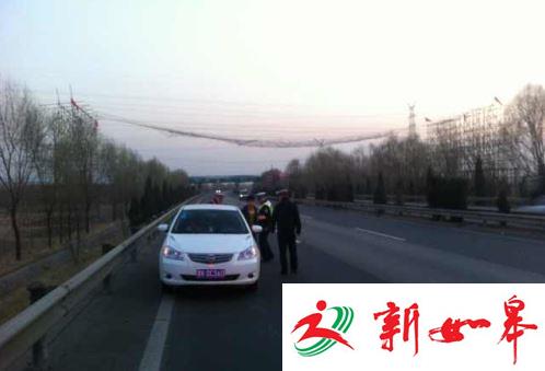 男子高速停车上厕所失踪 警察发现其在水库游泳-雉水网