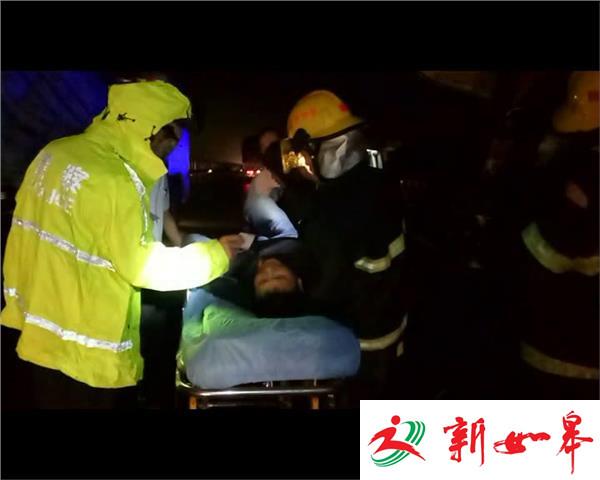 苏州：凌晨高速两车追尾 一人被困-雉水网