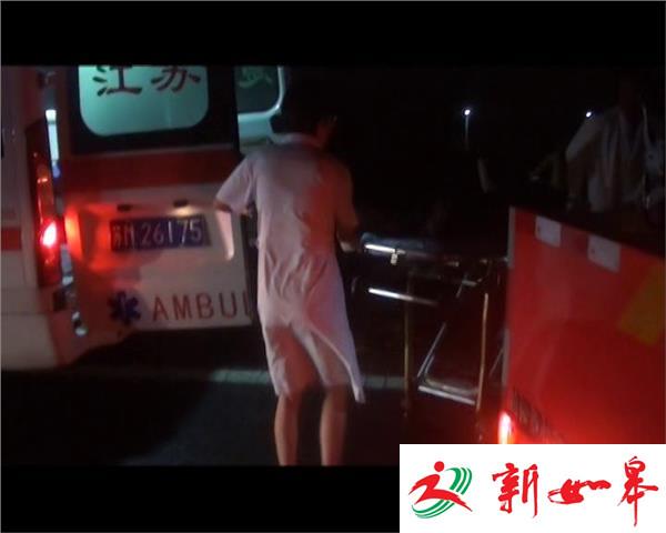 雨天路滑 消防救出被困人员-雉水网