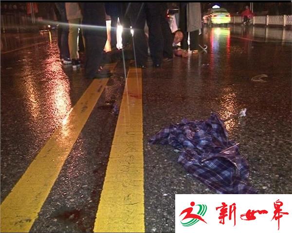 路人被撞 肇事司机与保安施救时再遇车祸-雉水网