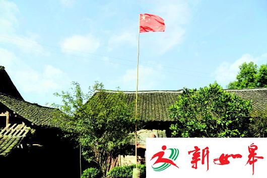 68岁老人坚持每天升国旗 18年6500多天风雨无阻-雉水网