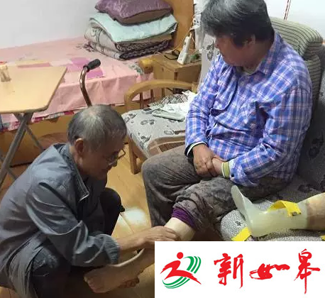 每天给老伴捶腿揉肩1400次 这位南京爷爷却因这事憔悴-雉水网