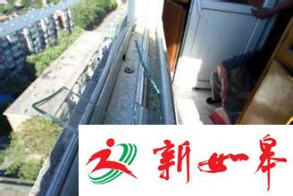 七旬老人阳台外顶着大风收衣服被“吹”骨折-雉水网