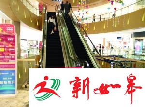 江苏一女童参加商场表演后脚被电梯“咬”骨折-雉水网