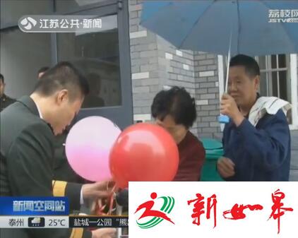 公共自行车迎亲  特殊的婚礼为国庆增喜添色-雉水网