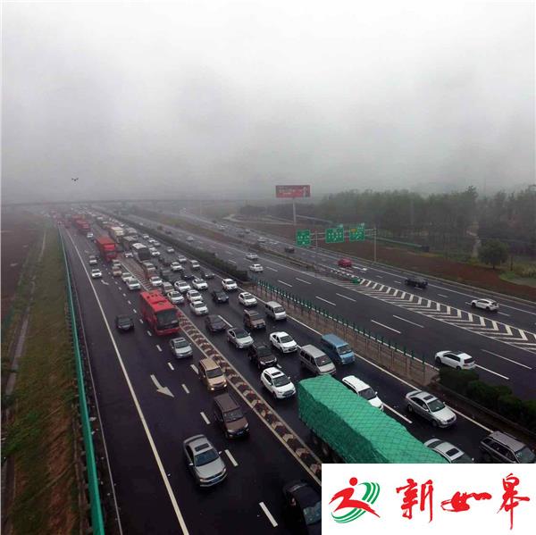 江苏省交警全力应对国庆长假首日出行高峰-雉水网